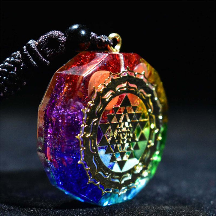 Collier avec pendentif en orgonite des 7 chakras - Karma et Moi