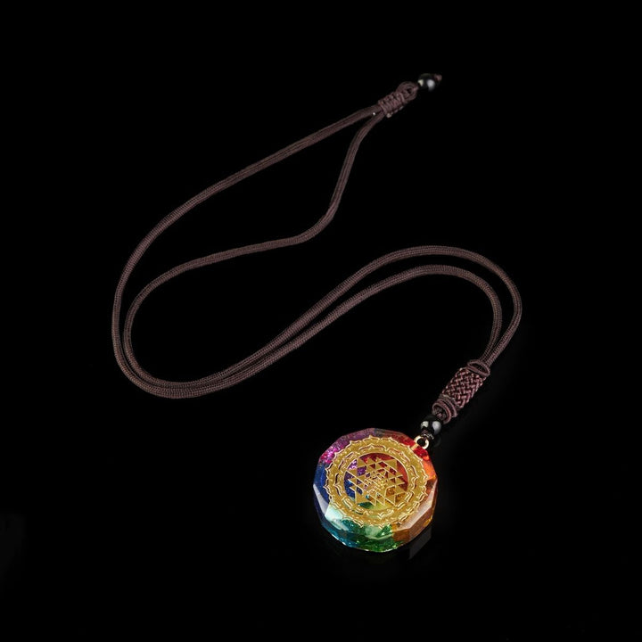 Collier avec pendentif en orgonite des 7 chakras - Karma et Moi