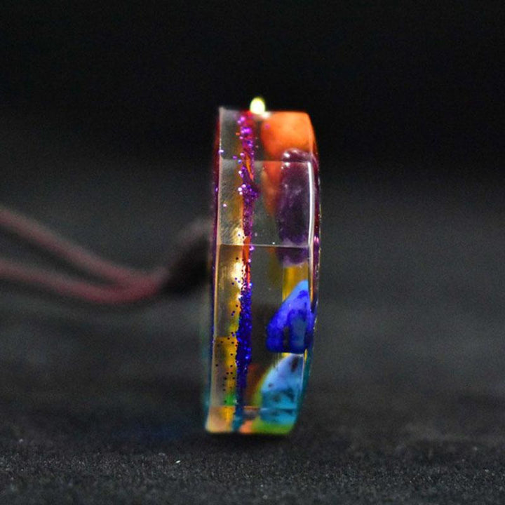Collier avec pendentif en orgonite des 7 chakras - Karma et Moi