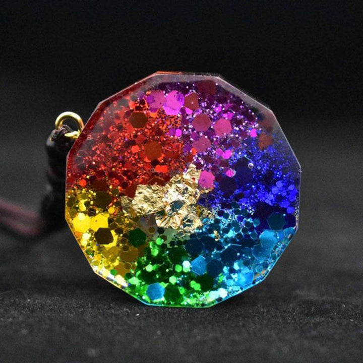 Collier avec pendentif en orgonite des 7 chakras - Karma et Moi