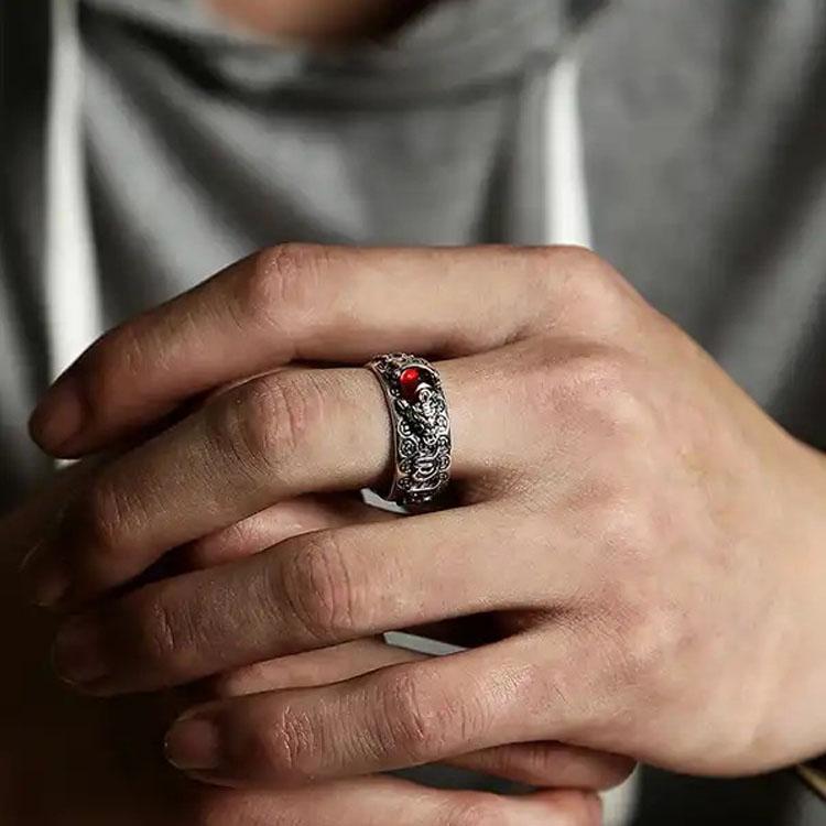 Bague Pixiu en grenat naturel - Bague de richesse Feng Shui - Karma et Moi