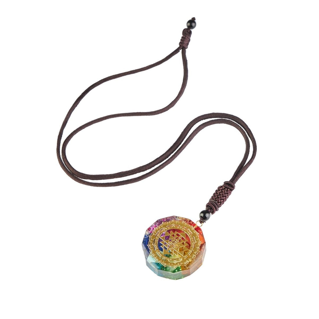 Collier avec pendentif en orgonite des 7 chakras - Karma et Moi