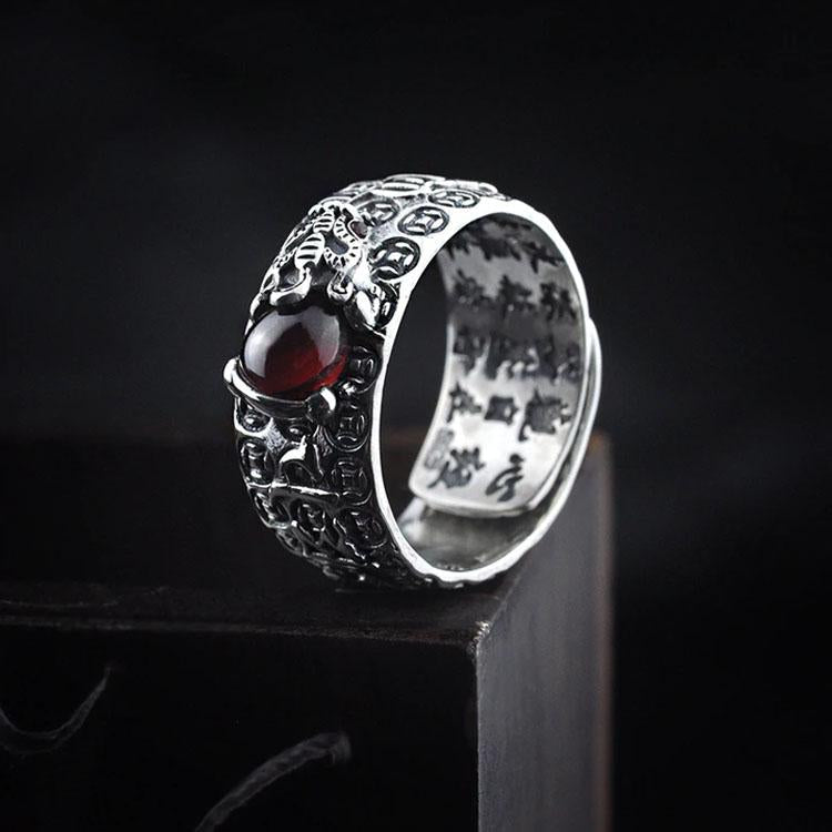 Bague Pixiu en grenat naturel - Bague de richesse Feng Shui - Karma et Moi