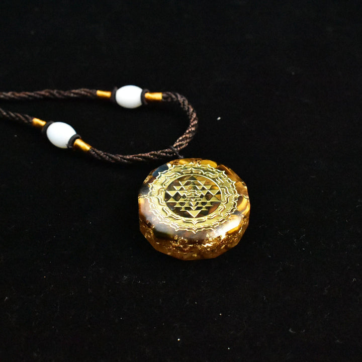 Collier en orgonite Sri Yantra sacré - Œil de Tigre - Karma et Moi